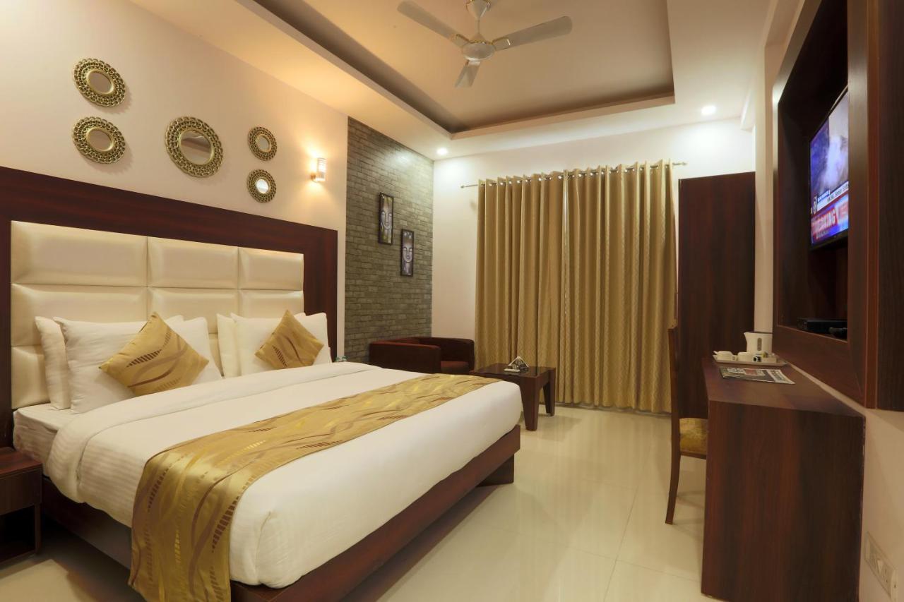 Hotel Arch - Near Aerocity New Delhi Extérieur photo
